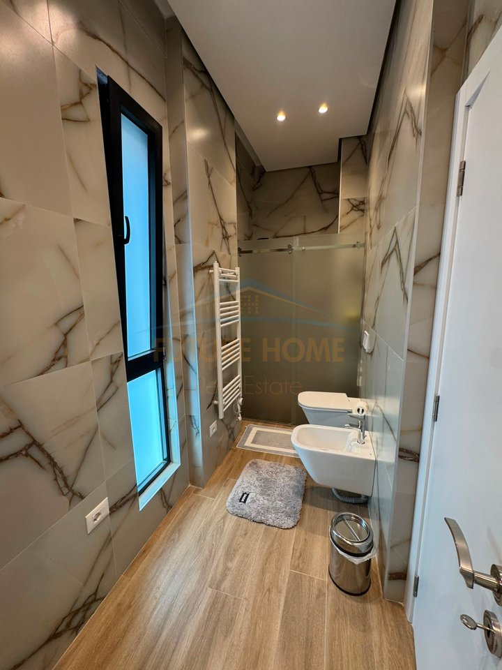 Qera, Apartament 2+1+2 + Post Parkimi, Square 21, Rruga e Kavajës
