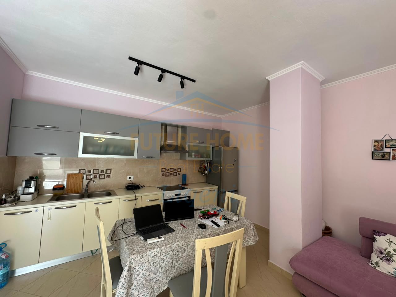 In vendita, appartamento 2+1+veranda, Fresku, Tirana.