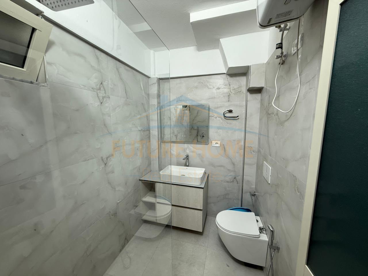 Vendesi in vendita Appartamento 2+1, Via Portit, Durazzo