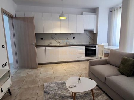 Shitet,Apartament 1+1+Post Parkimi,Kompleksi Xhura