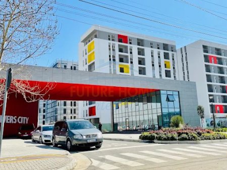 Shitet, Apartament 2+1+2, Kompleksi Univers City Tiranë.