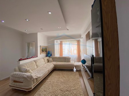Shitet, Apartament 2+1, Fresku, Tiranë.