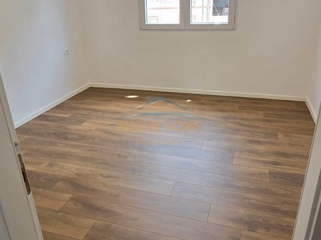 Shitet , Apartament 1+1, Rruga e Kavajes, Tirane