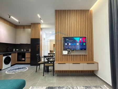 Disponojme Apartament me qira 2+1