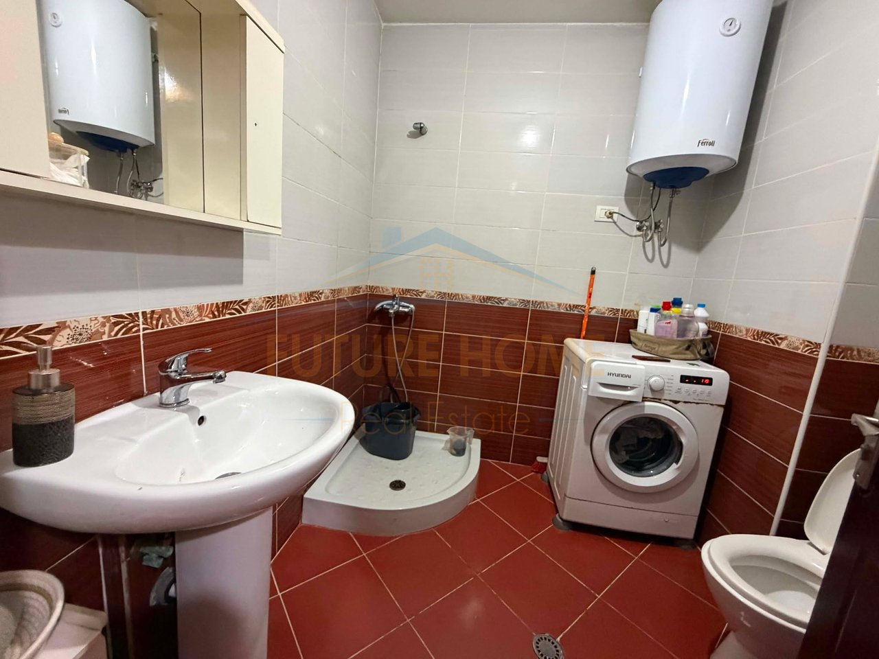 Shitet, Apartament 2+1 + Post Parkimi, Unaza e Re