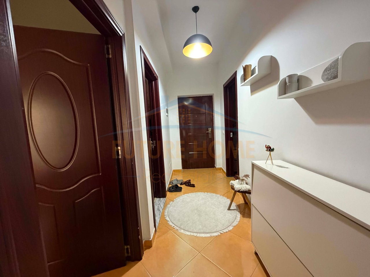 Shitet, Apartament 2+1 + Post Parkimi, Unaza e Re
