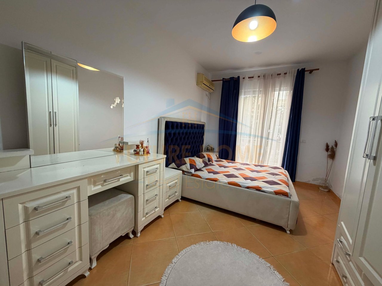Shitet, Apartament 2+1 + Post Parkimi, Unaza e Re