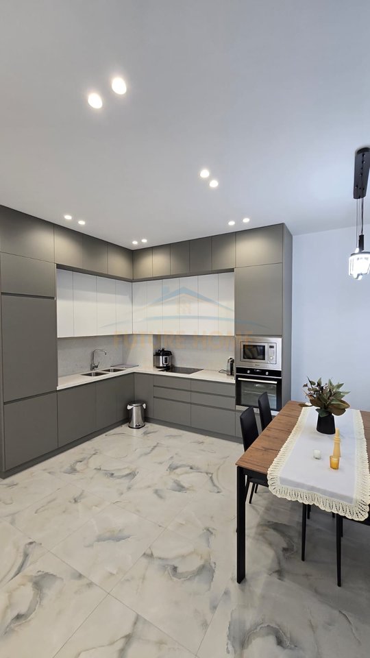 Shitet, Apartament 2+1+2 + Garazh, Sauk