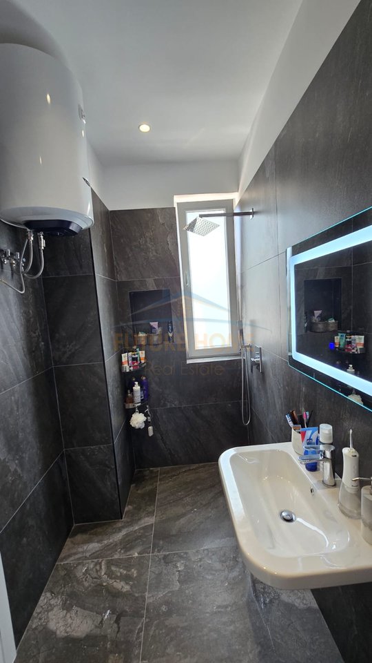 Shitet, Apartament 2+1+2 + Garazh, Sauk