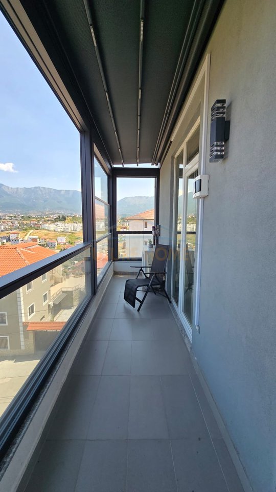 Shitet, Apartament 2+1+2 + Garazh, Sauk