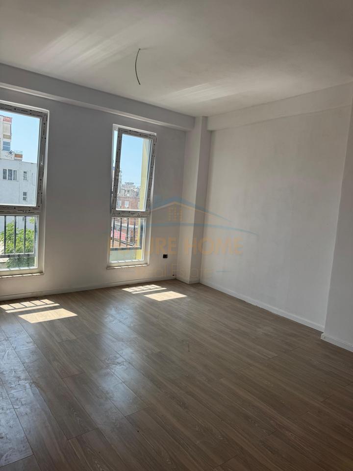 Shitet, Apartament 1+1, prane Shkolles Osman Myderizi, Tirane