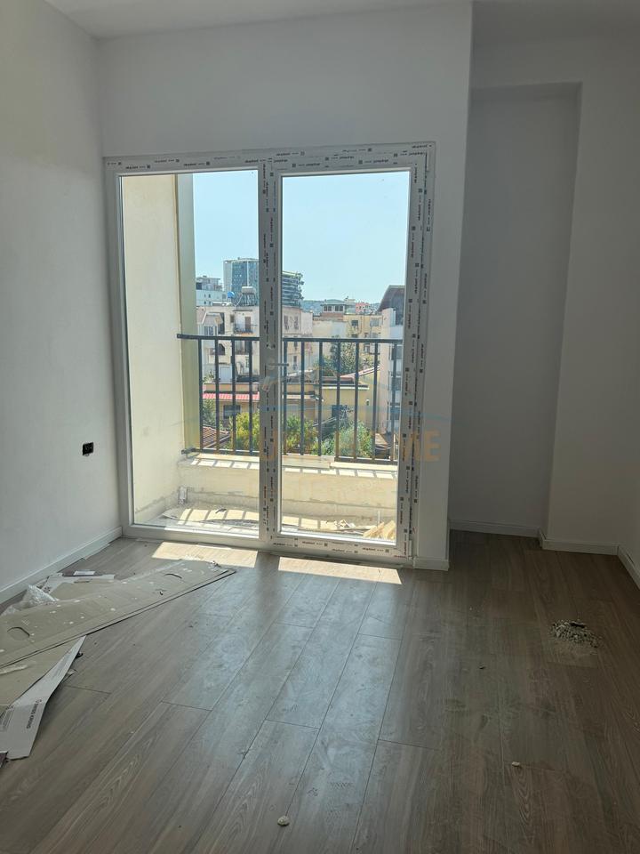 Shitet, Apartament 1+1, prane Shkolles Osman Myderizi, Tirane