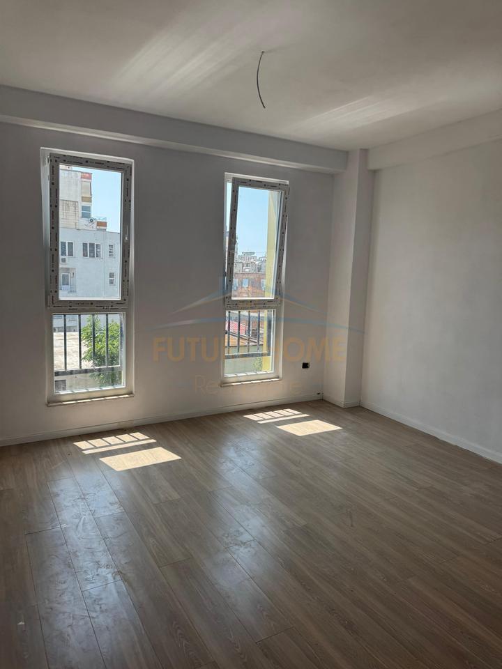 Shitet, Apartament 1+1, prane Shkolles Osman Myderizi, Tirane