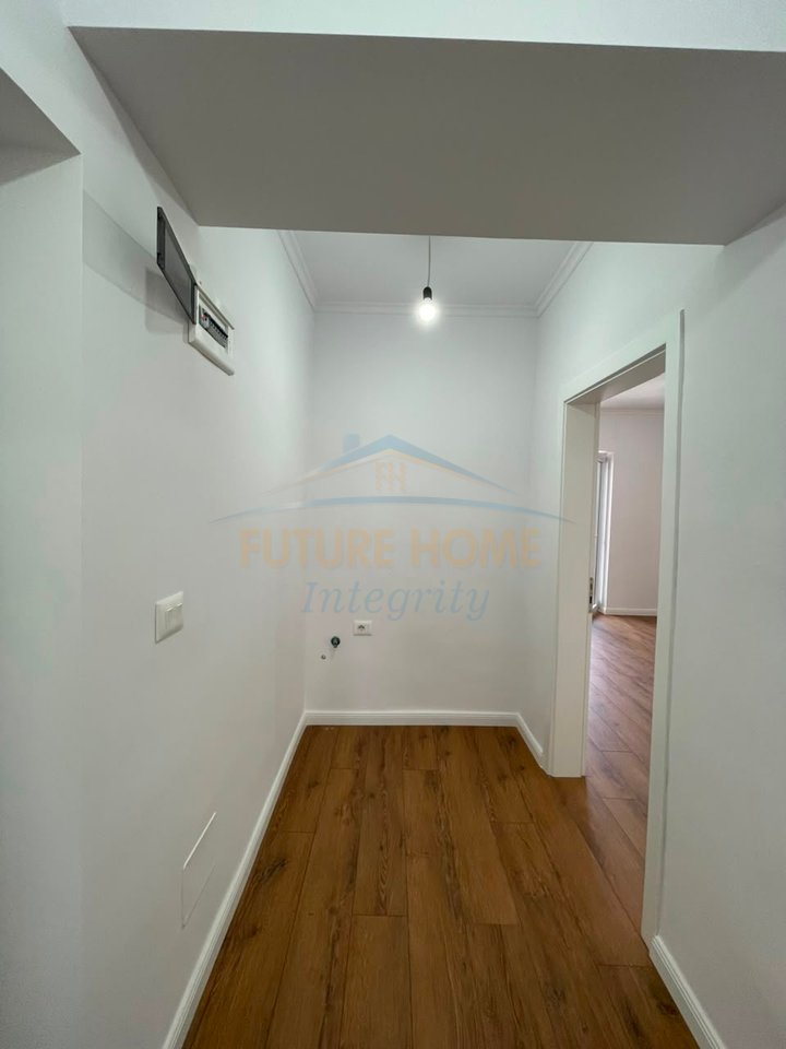 Shitet, Apartament 1+1, Shkolla e Kuqe, Tiranë.