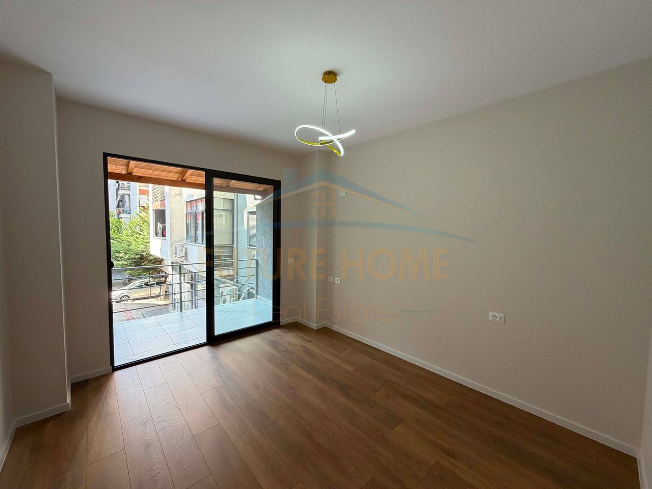 Shitet, Apartament 1+1, Unaza e Re