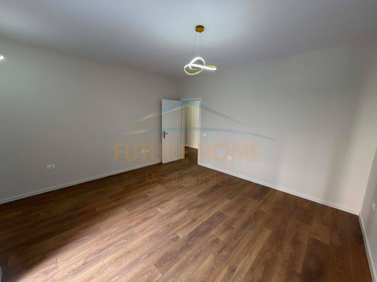 Shitet, Apartament 1+1, Unaza e Re