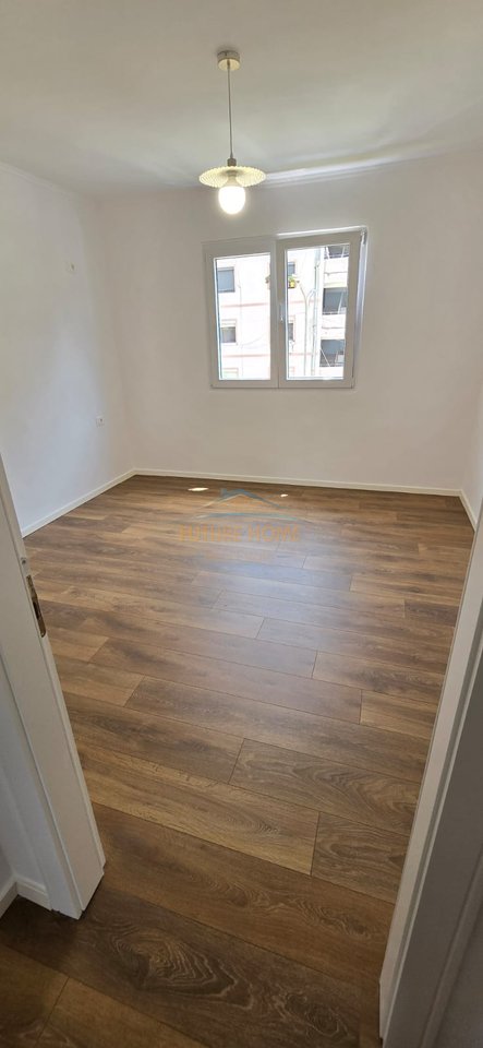 Shitet , Apartament 1+1, Rruga e Kavajes, Tirane