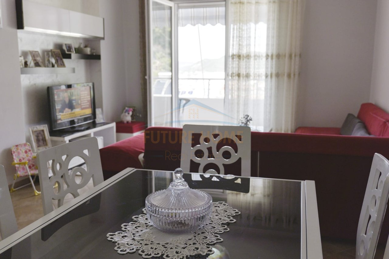 For sale, Apartment 2+1+2 Balconies, Cold Water, Vlora.