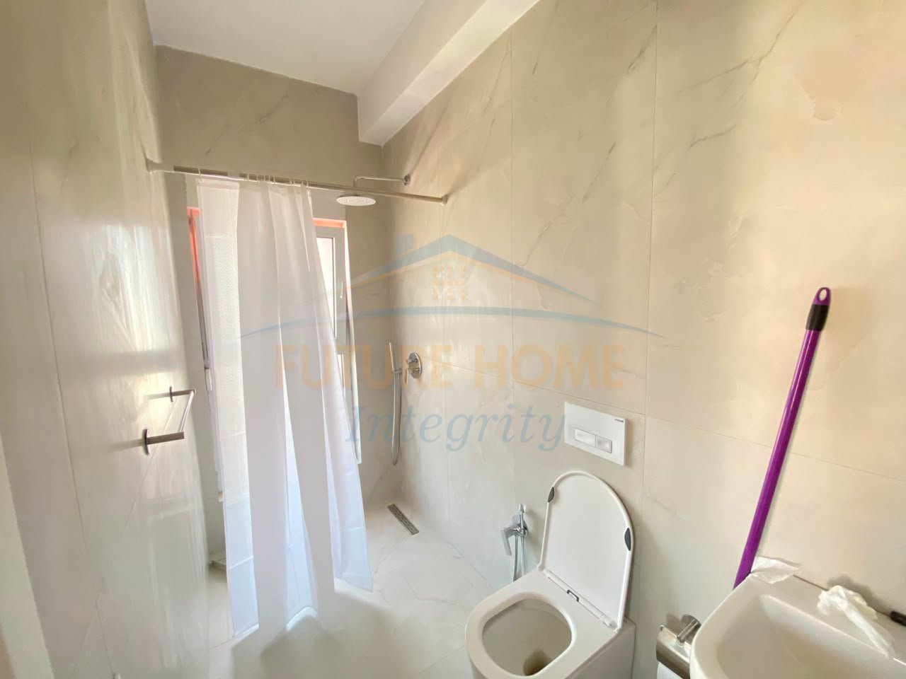 Rent, Apartment 2+1+Parking Space, Kadiu Complex, Tirana.