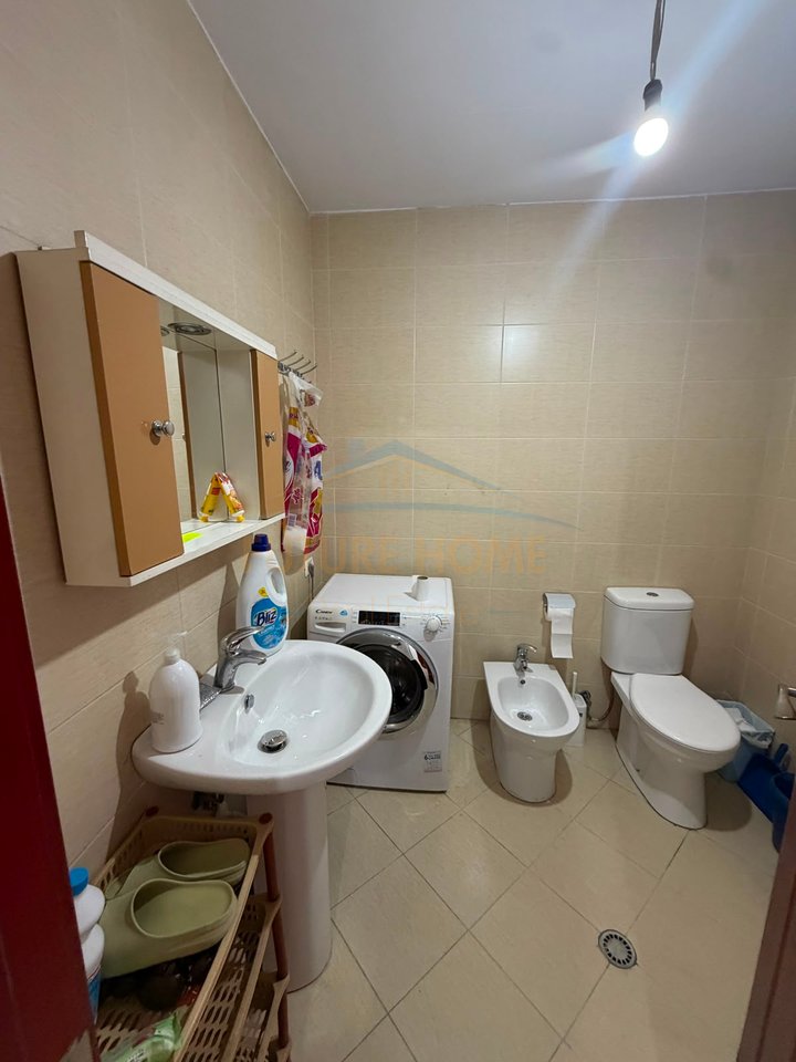 Qera, Apartament 2+1+2, Unaza e Re, Tiranë.