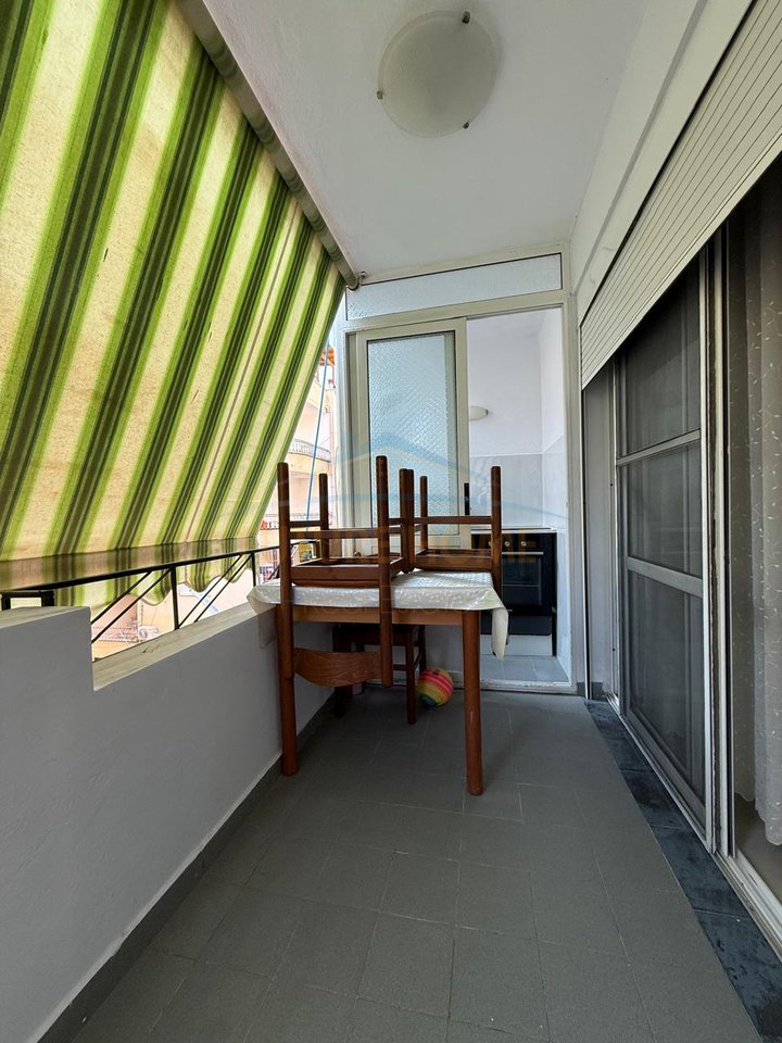 Shitet, Apartament 1+1,Shkembi Kavajes, Golem