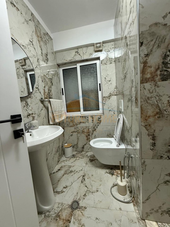 Shitet, Apartament 1+1,Shkembi Kavajes, Golem