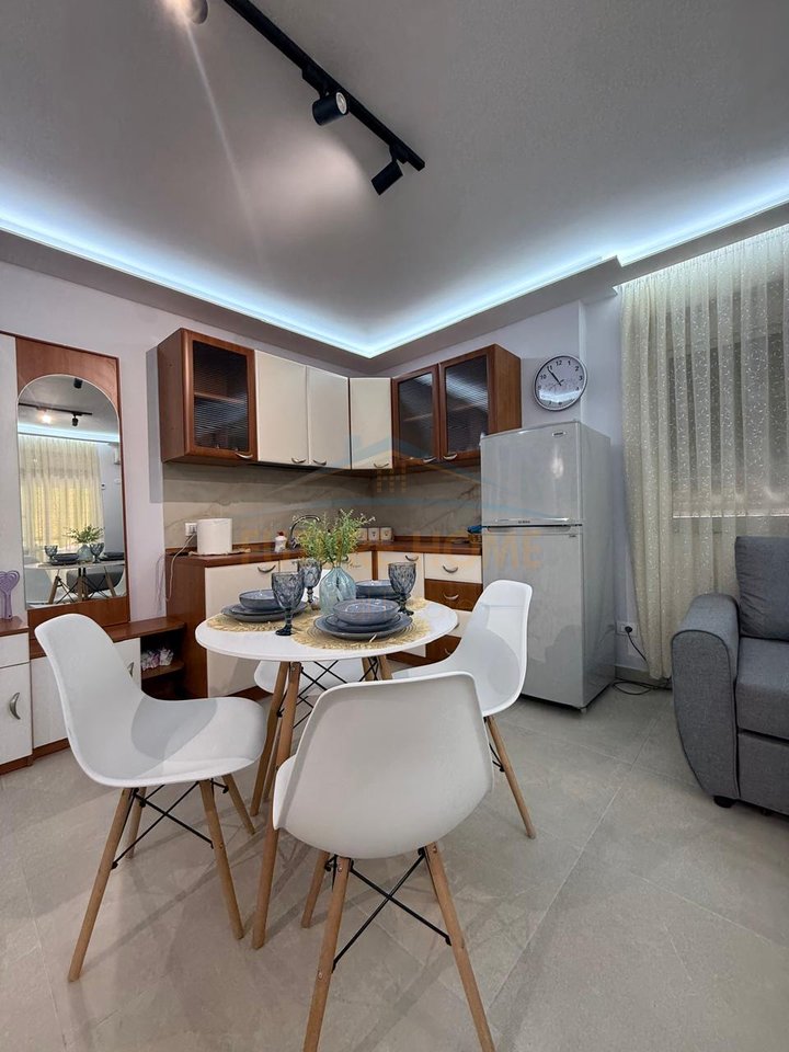 Shitet, Apartament 1+1,Shkembi Kavajes, Golem