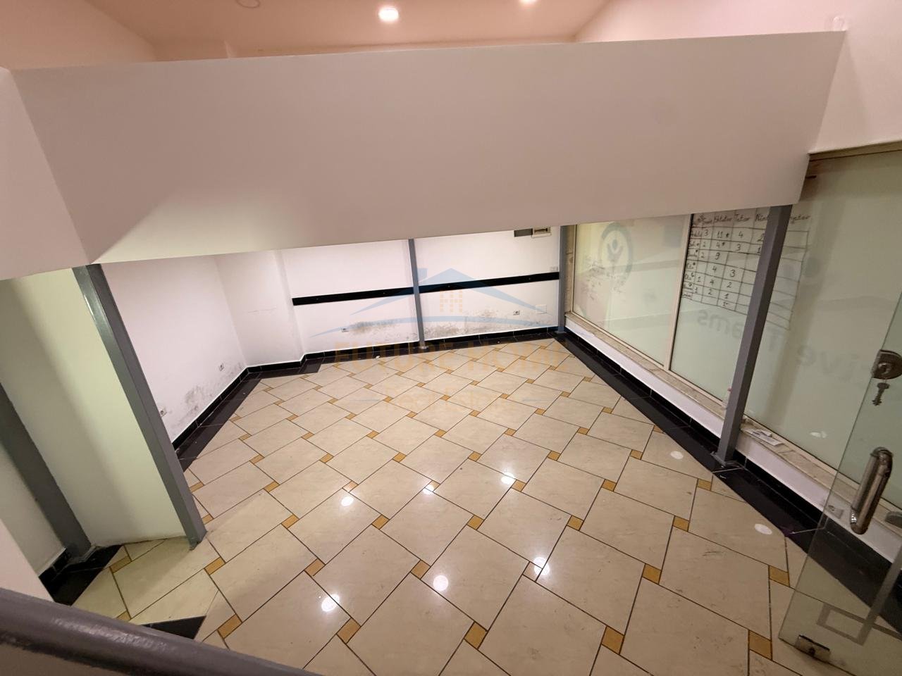 Affitto, Spazio, Galleria, Via Barrikadave, Tirana.