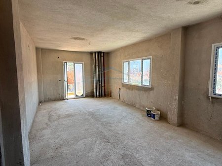 Shitet , Apartament 2+1 , Rtuga e Volorekes , Pogradec