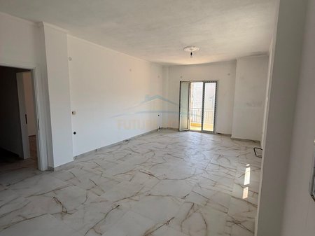 Shitet , Apartament 2+1 , Rtuga e Volorekes , Pogradec