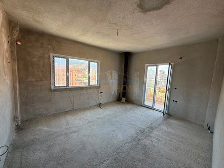 Shitet , Apartament 2+1 , Rtuga e Volorekes , Pogradec