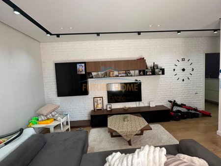 Shitet apartament 2+1+ Garderobë dhe Verandë, Yzberisht, Tiranë
