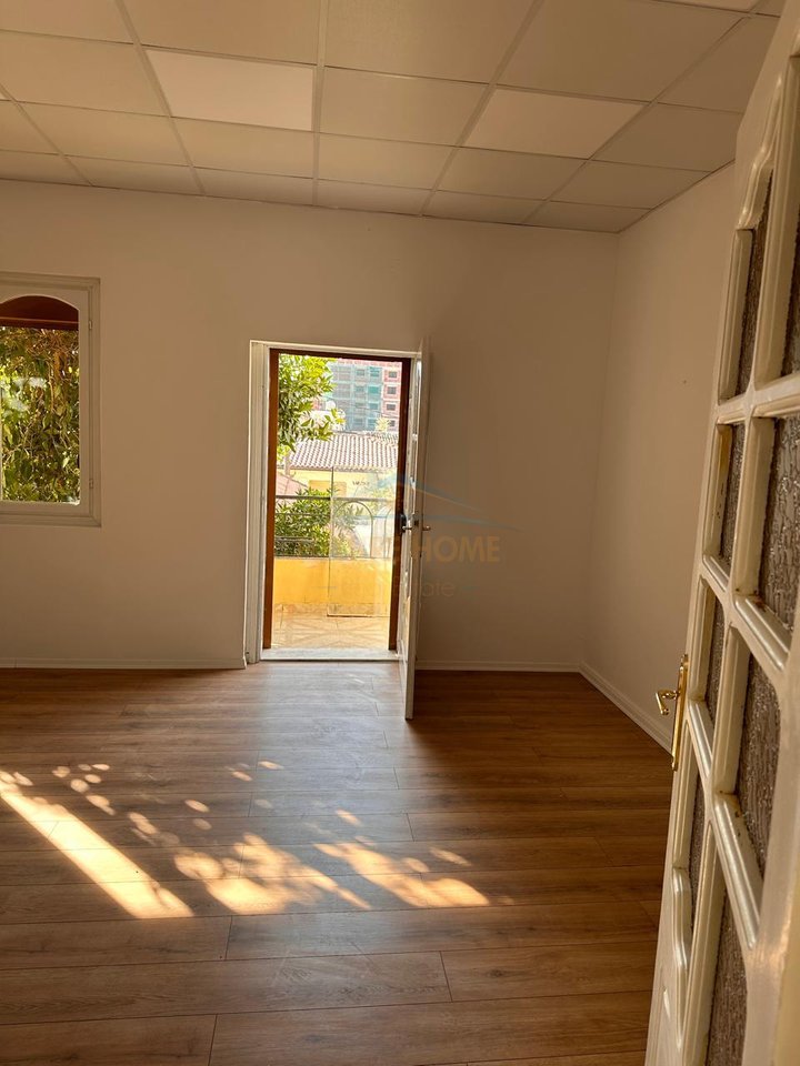 Qera, Vilë, Xhamllik, Tiranë