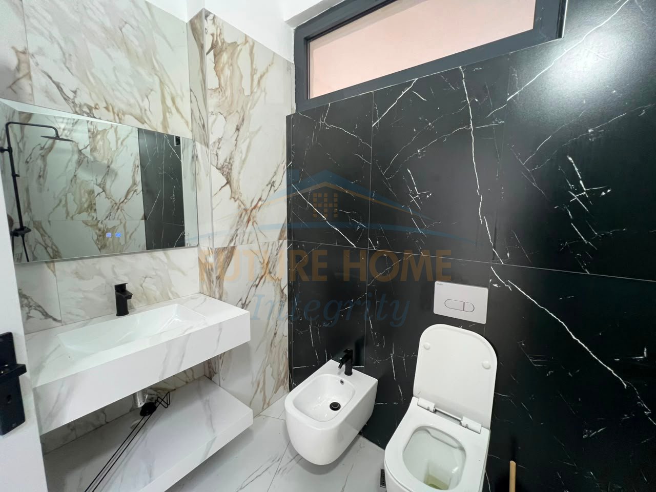 Qera, Ambient duplex për Zyra, Pazari i Ri, Tiranë.