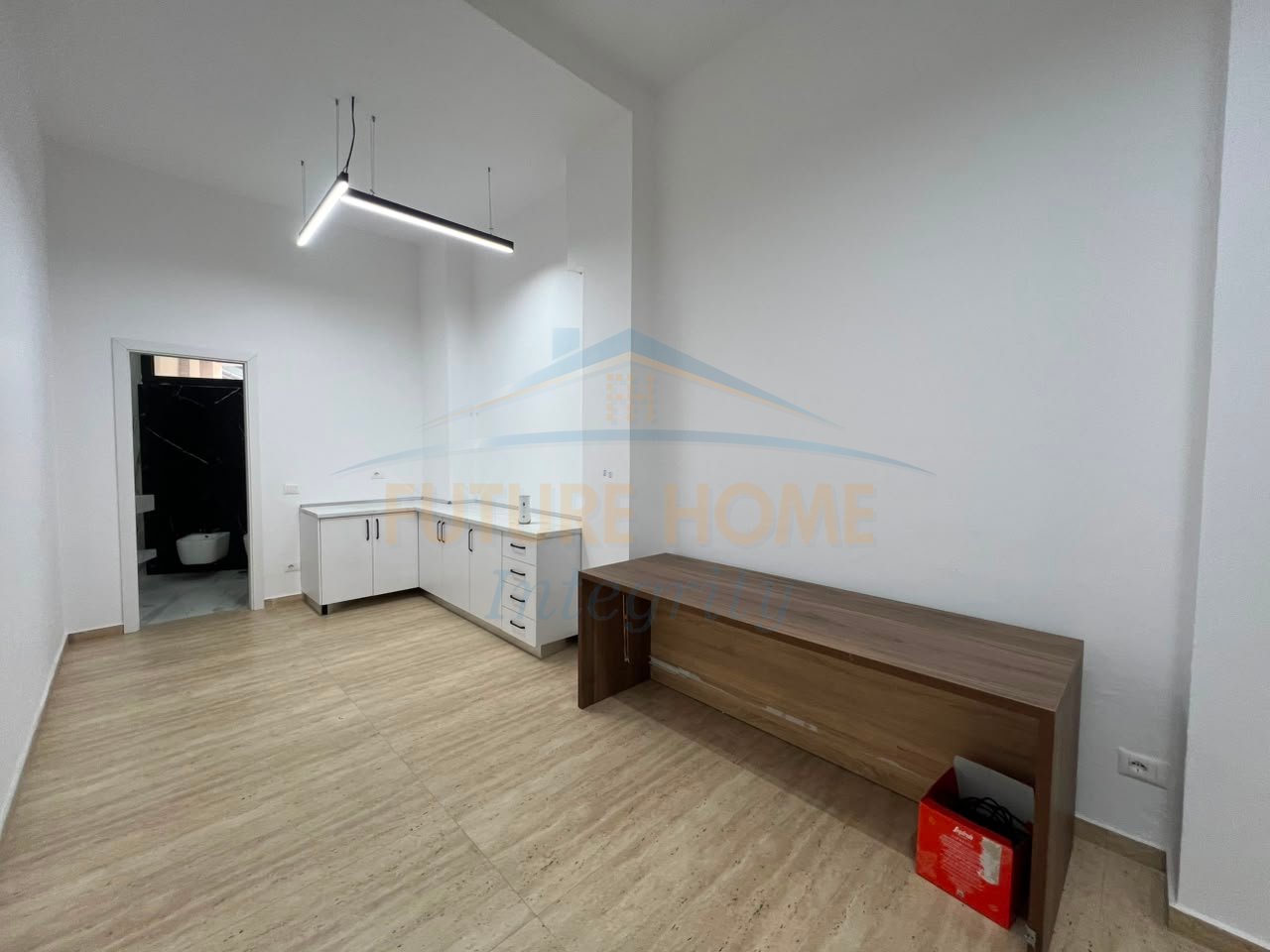 Qera, Ambient duplex për Zyra, Pazari i Ri, Tiranë.