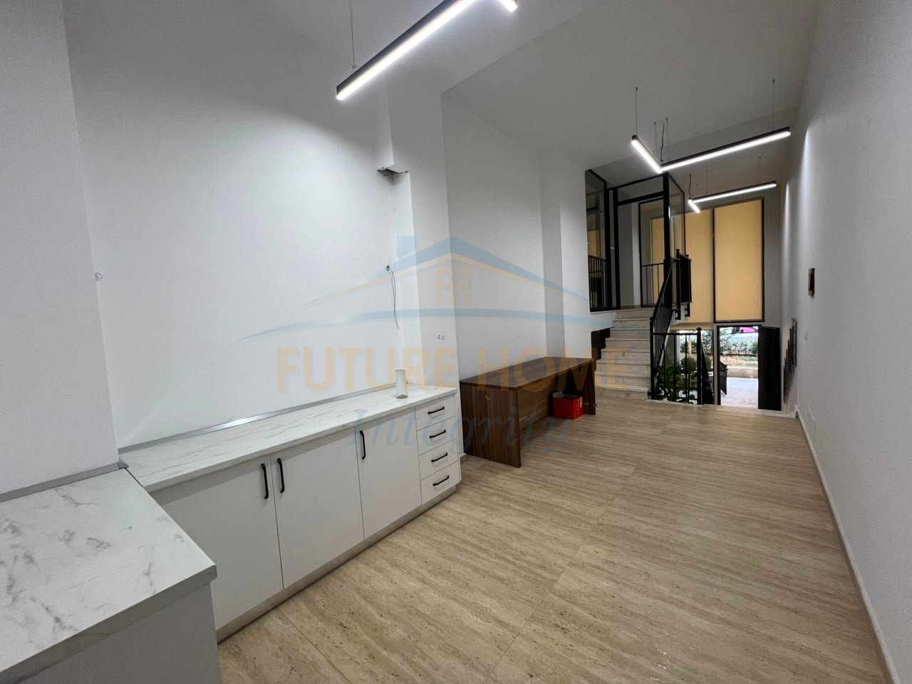 Qera, Ambient duplex për Zyra, Pazari i Ri, Tiranë.