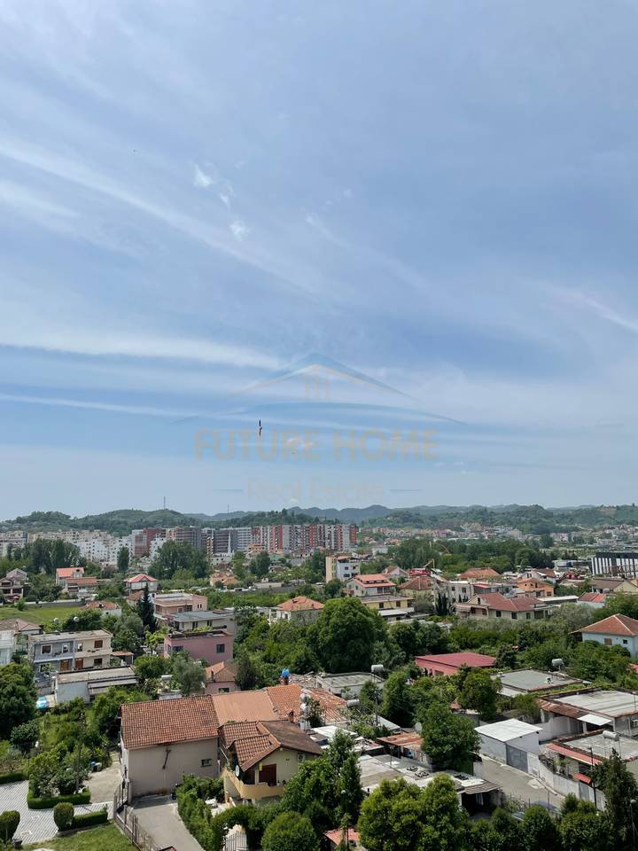 Shitet Apartament  3+1+2+Post Parkimi, Tirana Entry I