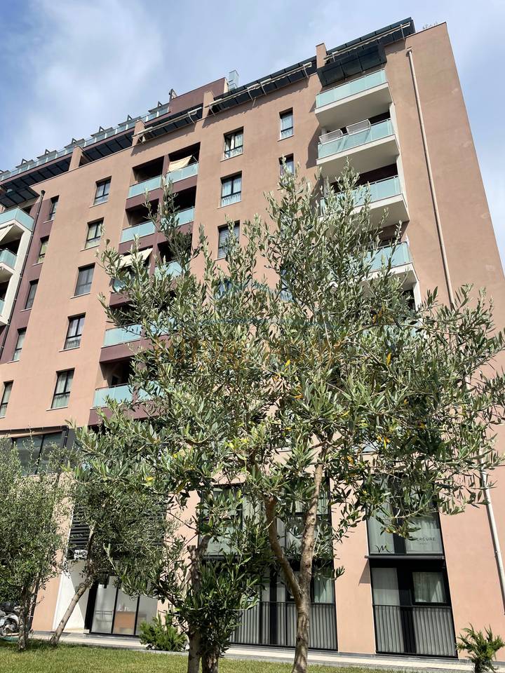 Shitet Apartament  3+1+2+Post Parkimi, Tirana Entry I