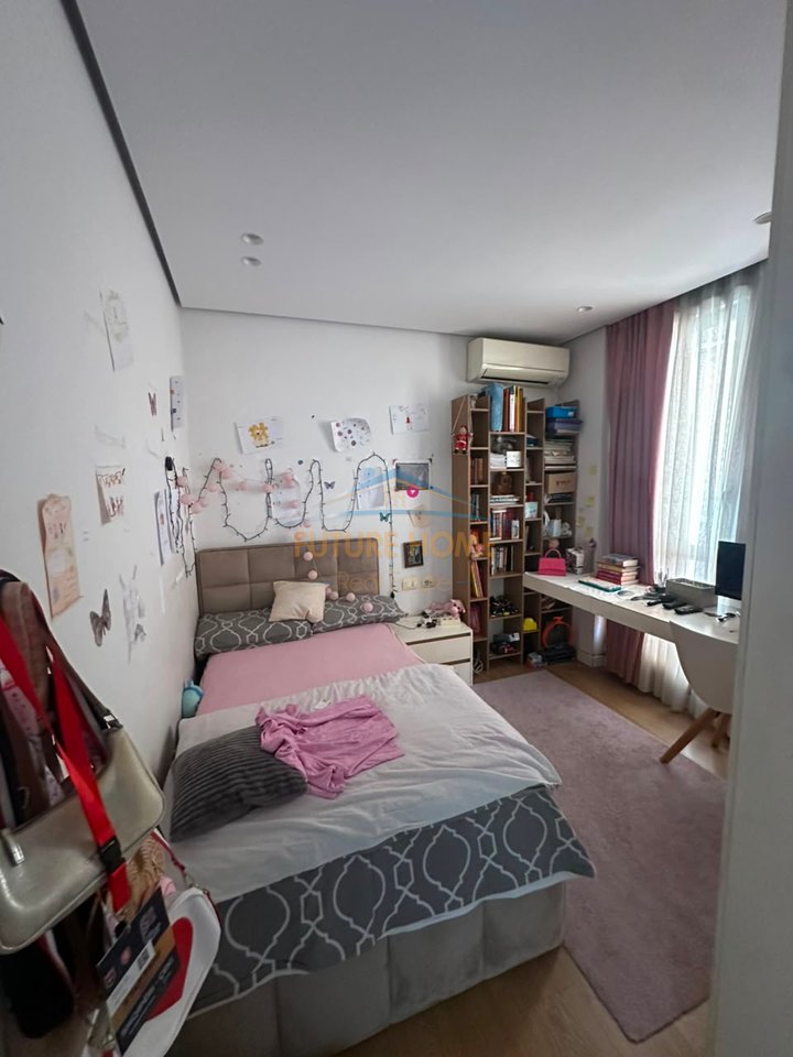 Shitet apartament 2+1+ Garderobë dhe Verandë, Yzberisht, Tiranë