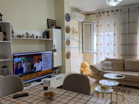 Shitet, Apartament 1+1, Kopshti Zoologjik, Tiranë