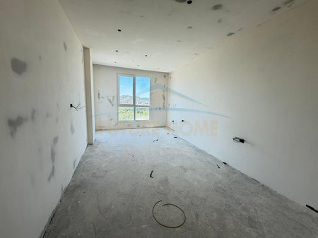 Shitet, Apartament 1+1, Farke, Tiranë.