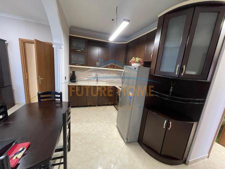 Shitet, Apartament 3+1+2, pranë Kristal Center, Tiranë.