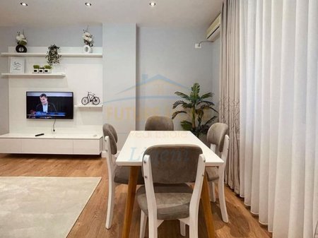 Qera, Apartament 2+1, Ish Parku i Autobuzave, Tirane.