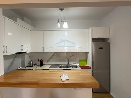 Qera, Apartament 3+1+2+ parkim, Rruga e Barrikadave , Tirane .