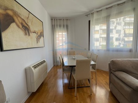Qera, Apartament 3+1+2+ parkim, Rruga e Barrikadave , Tirane .