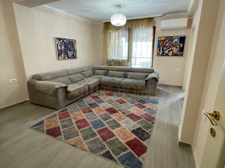 Shitet, Apartament 1+1,Bulevardi Zogi 1, Tiranë.