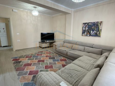 Shitet, Apartament 1+1,Bulevardi Zogi 1, Tiranë.
