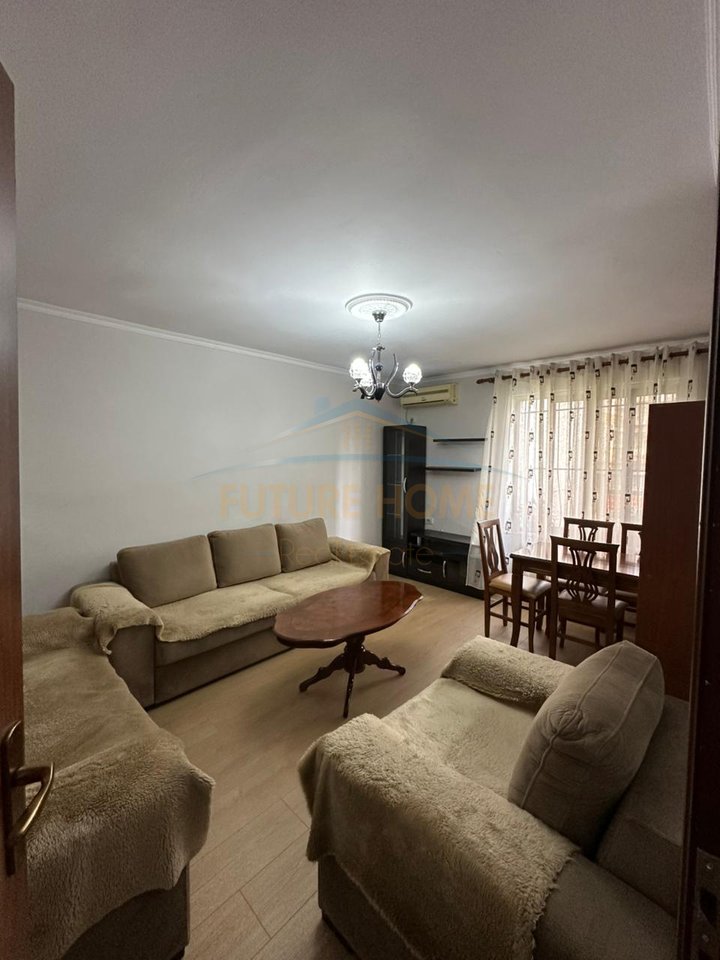 Shitet,Apartament 1+1,Stacioni i Trenit, Tirane