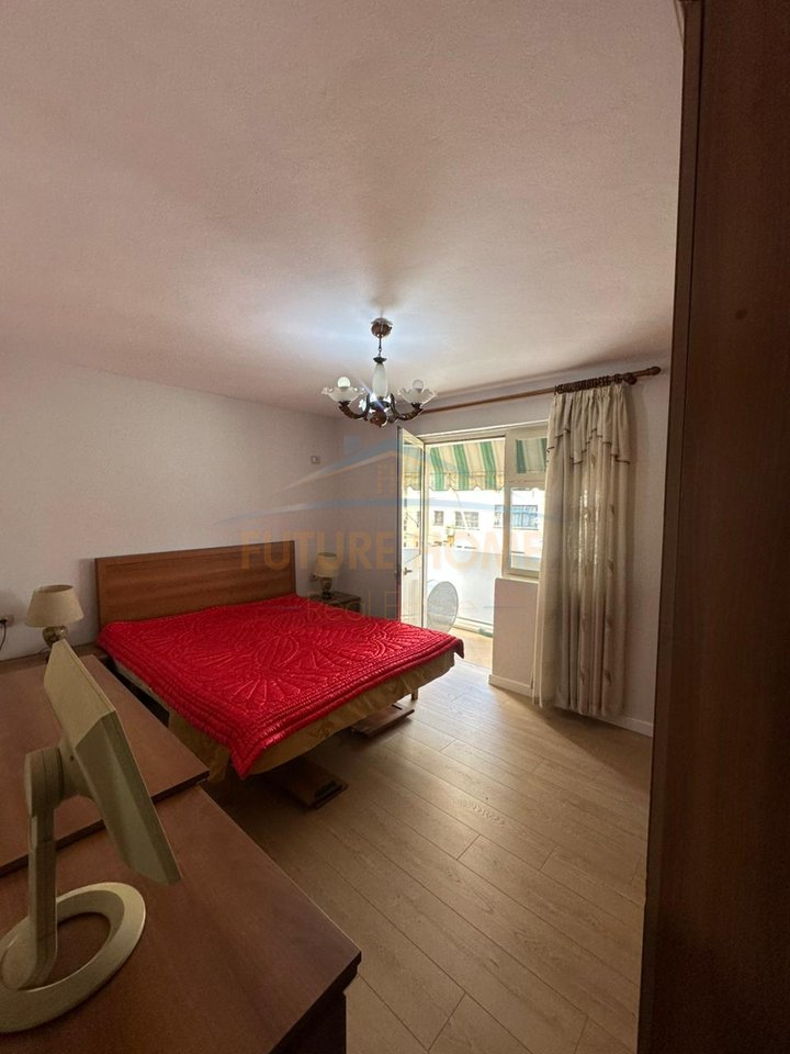 Shitet,Apartament 1+1,Stacioni i Trenit, Tirane