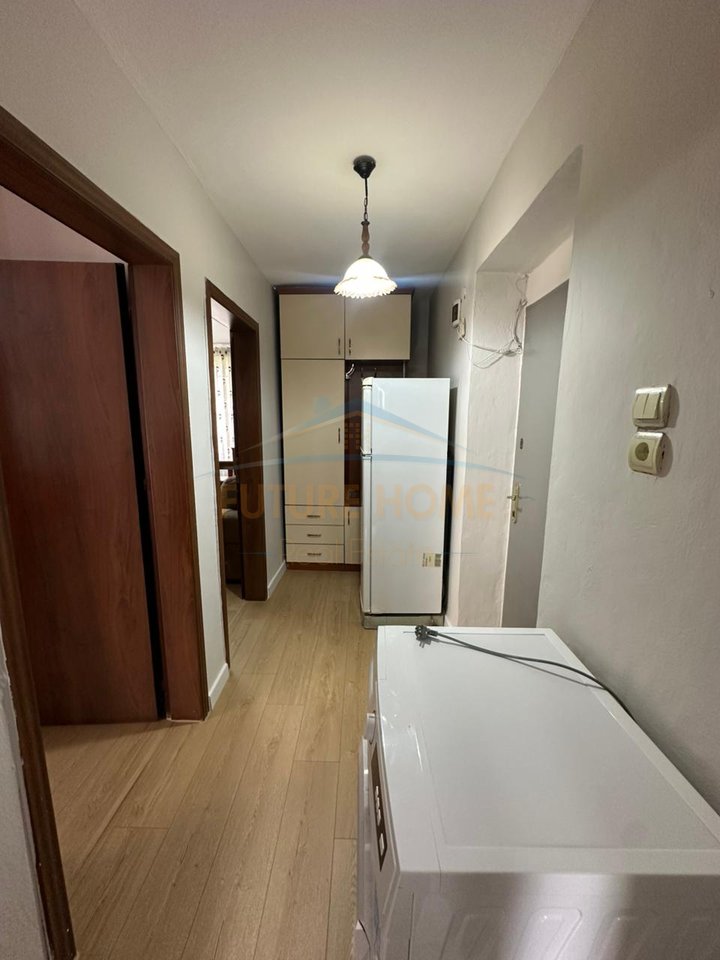 Shitet,Apartament 1+1,Stacioni i Trenit, Tirane